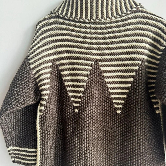 ✨ Vintage Hand Knit Unique Geometric Print Pullover - Picture 5 of 6